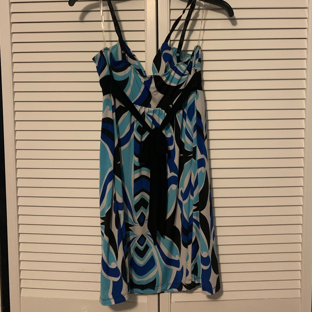 Flattering Patterned Dress - Picture 3 of 4